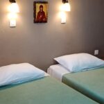 Bedroom in twin apartment at Prosforio Rooms in Ouranoupoli featuring two single beds.